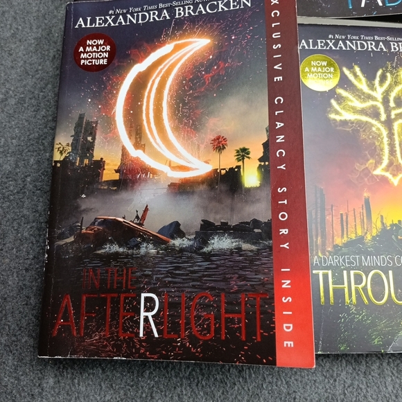 Alexandra Bracken The Darkest Minds Series 4 Book Paperback Boxed Set - Picture 7 of 9
